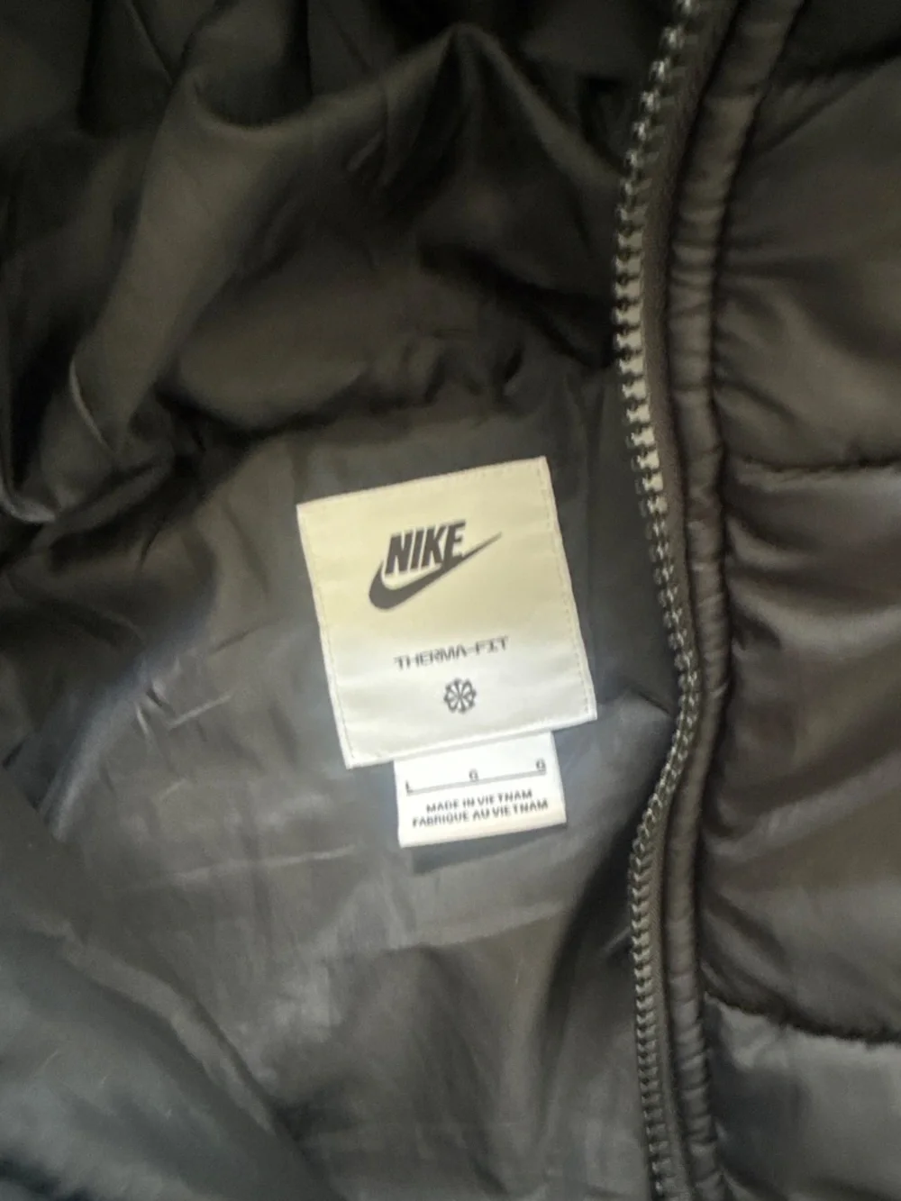 Nike Women’s black puffer coat size Large- barely worn!